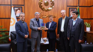 اهدای پرچم سازمان نظام روانشناسی و مشاوره و تندیس روز روانشناس و مشاور به رئیس سازمان بهزیستی