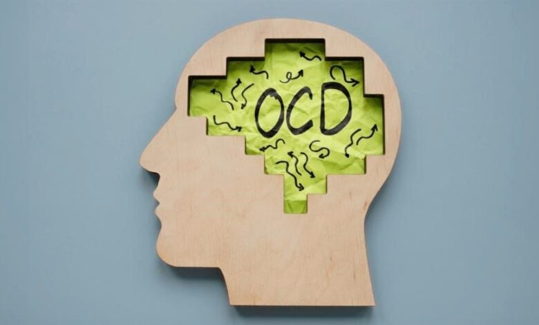 تصویر نمادین از وسواس فکری عملی در زندگی روزمره