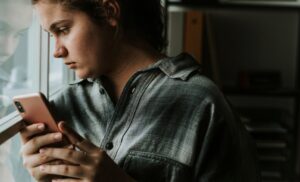 آسیب شبکههای اجتماعی و تهدید روابط خانوادگی و دوستانه