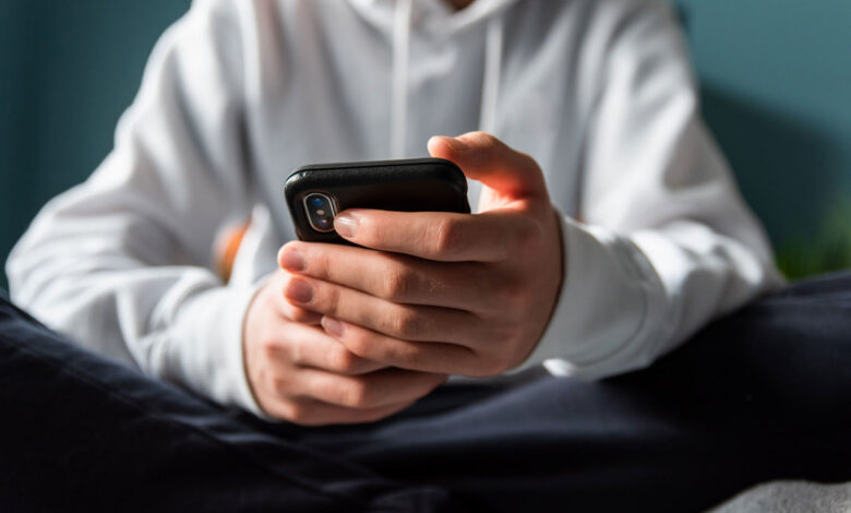 آسیب شبکههای اجتماعی و تأثیر آن بر سلامت روان دانشآموزان